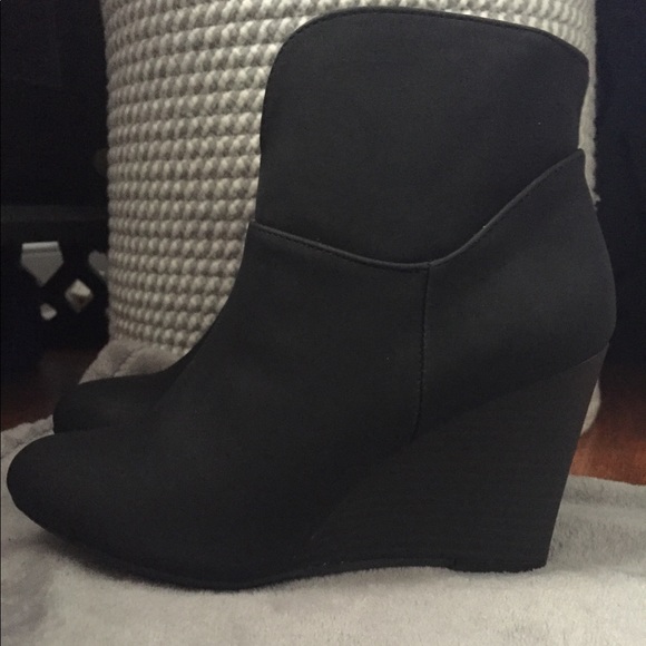 Women’s Black Suede Ankle Wedge Boots New in Box - Picture 3 of 16